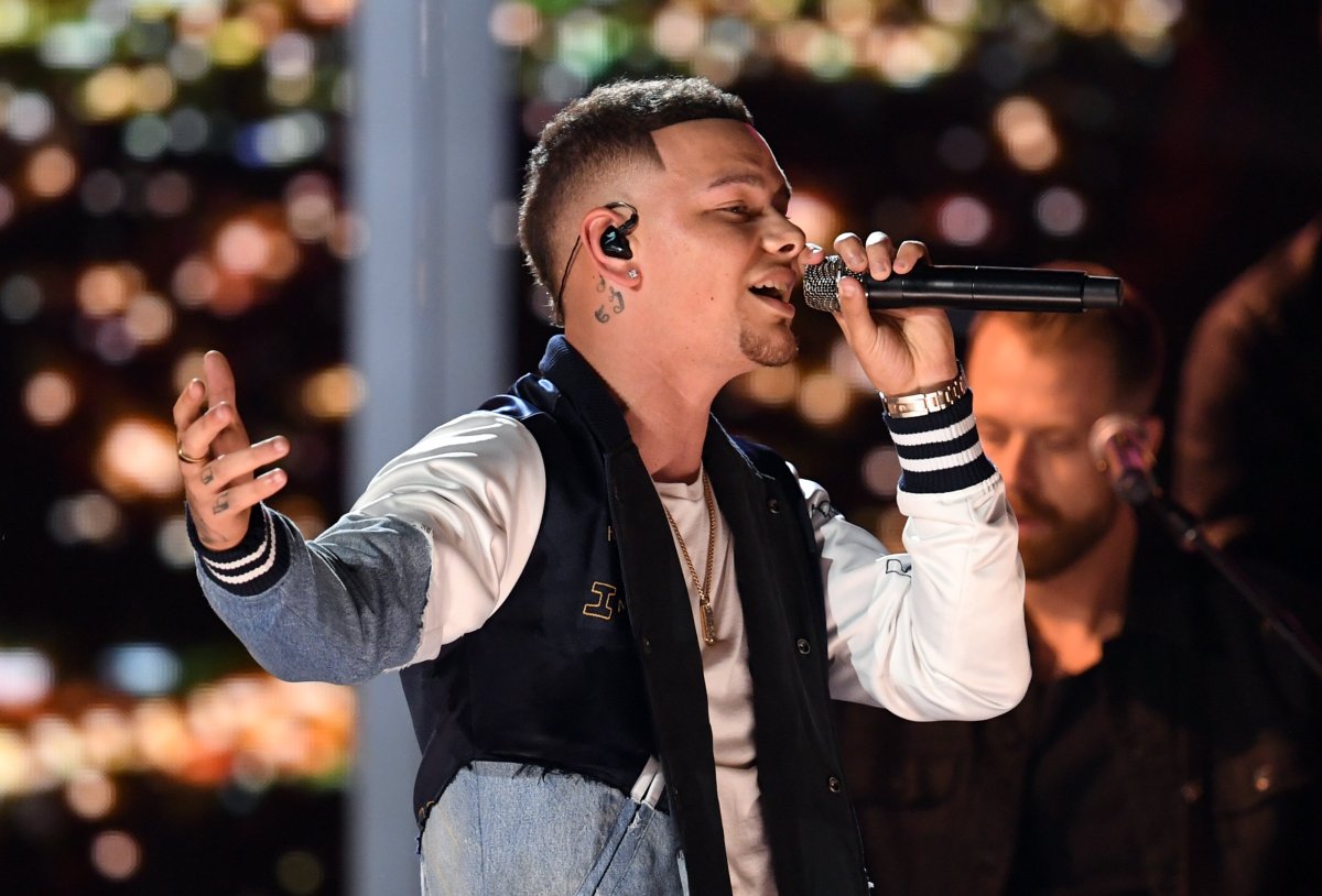 Kane Brown pays tribute to late drummer Kenny Dixon in CMT Artist of the Year speechs