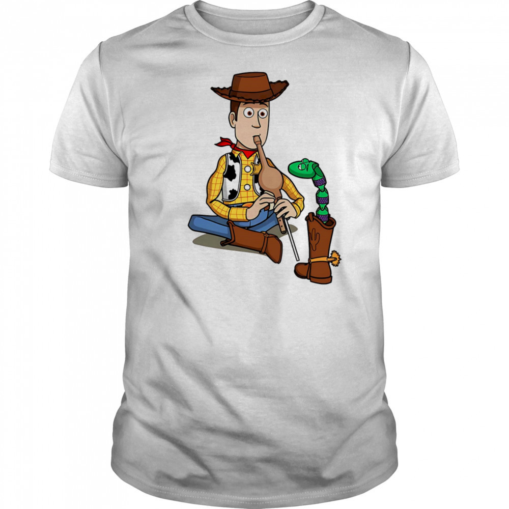 Woody snake in boot shirt