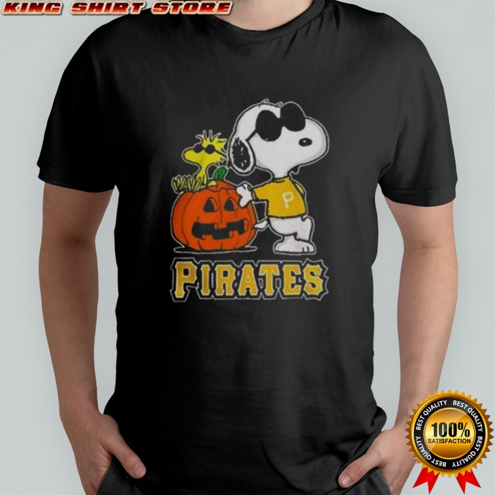 Awesome Snoopy Pittsburgh Pirates MLB Pumpkin Halloween Peanuts Cartoon 2025 T-Shirt