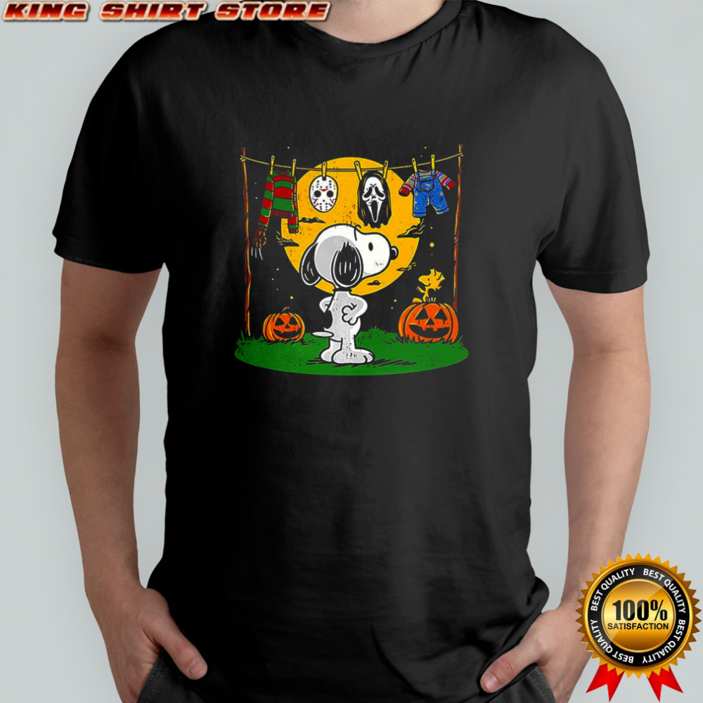 Snoopy hangs out the killer’s clothes Halloween Costume shirt