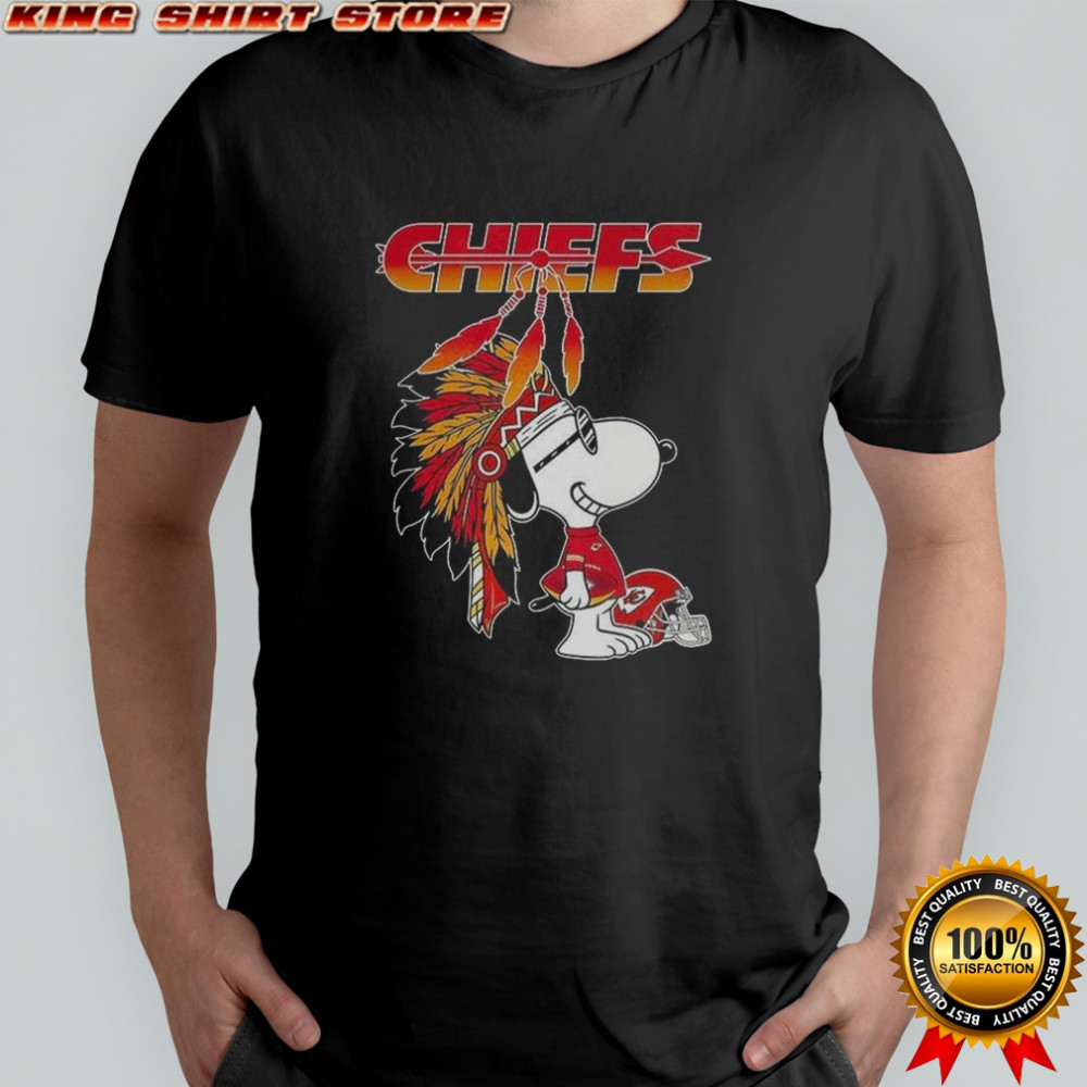 Snoopy War Bonnets X Kansas City Chiefs Football Helmet T-Shirt Snoopy War Bonnets X Kansas City Chiefs Football Helmet T-Shirt